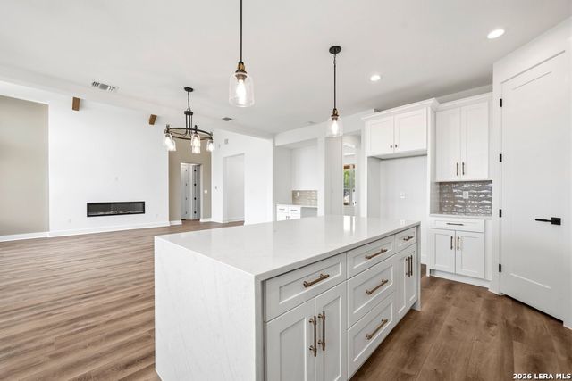 811 LEXINGTON PASS, Canyon Lake, TX 78133