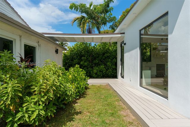 2521 SW 25th Ter, Miami, FL 33133