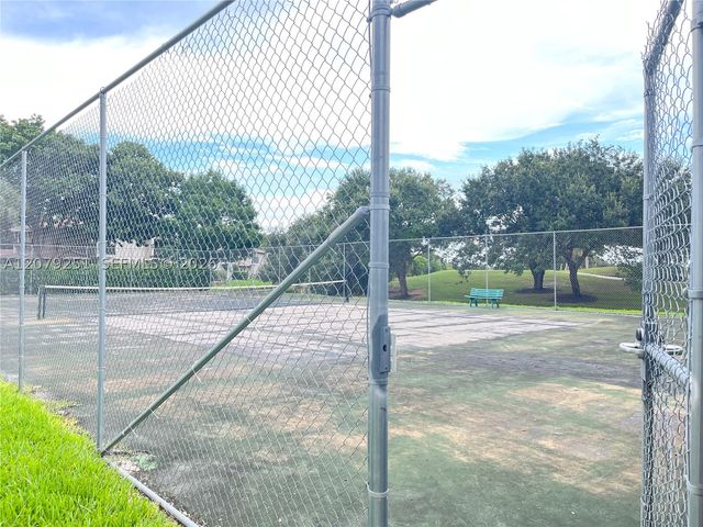720 NW 132nd Ter, Plantation, FL 33325