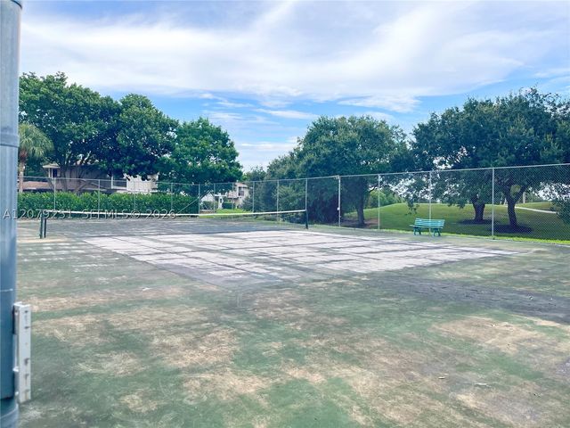 720 NW 132nd Ter, Plantation, FL 33325