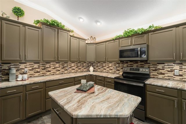 387 HARLOW LANE, The Villages, FL 32163