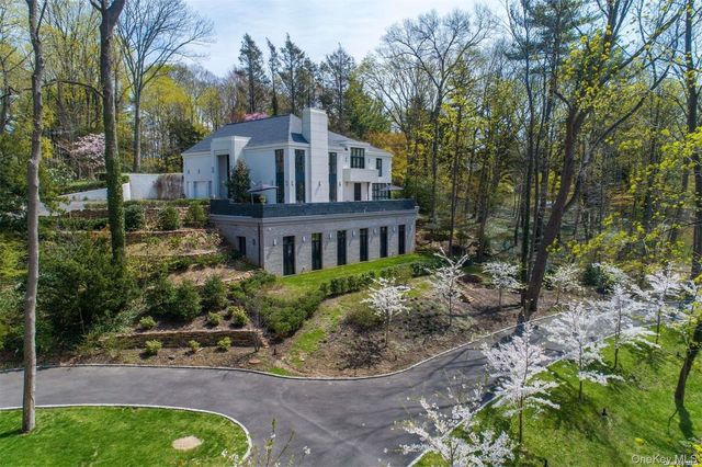 8 Frost Creek Drive, Locust Valley, NY 11560