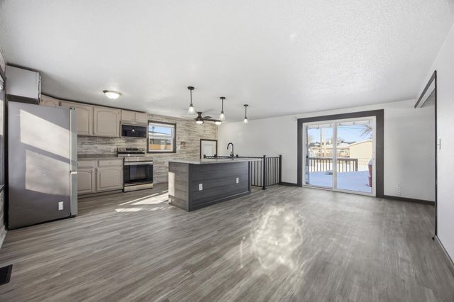 1802 10th Avenue N, Moorhead, MN 56560