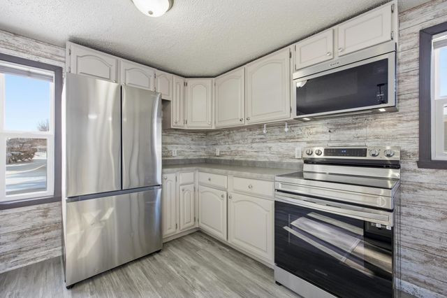 1802 10th Avenue N, Moorhead, MN 56560