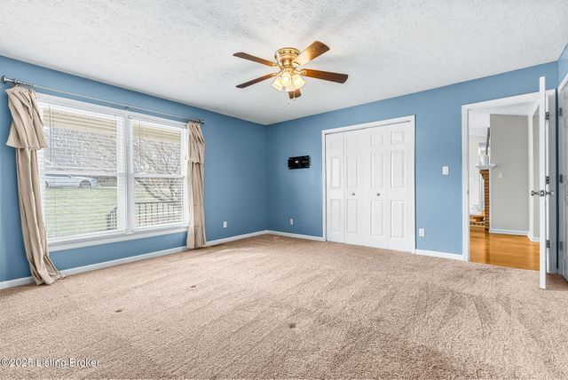 1001 Thorn Bush Rd, La Grange, KY 40031