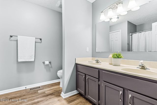 1001 Thorn Bush Rd, La Grange, KY 40031