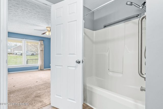 1001 Thorn Bush Rd, La Grange, KY 40031