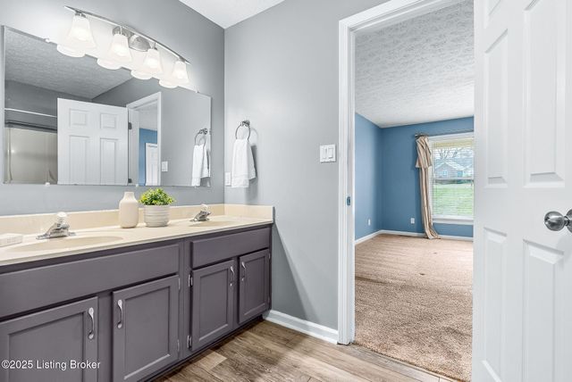 1001 Thorn Bush Rd, La Grange, KY 40031