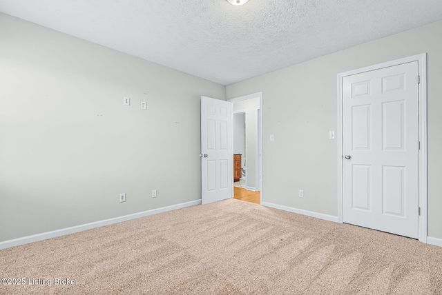 1001 Thorn Bush Rd, La Grange, KY 40031