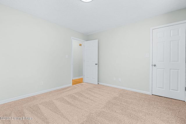 1001 Thorn Bush Rd, La Grange, KY 40031