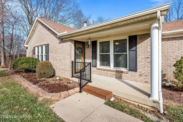 1001 Thorn Bush Rd, La Grange, KY 40031