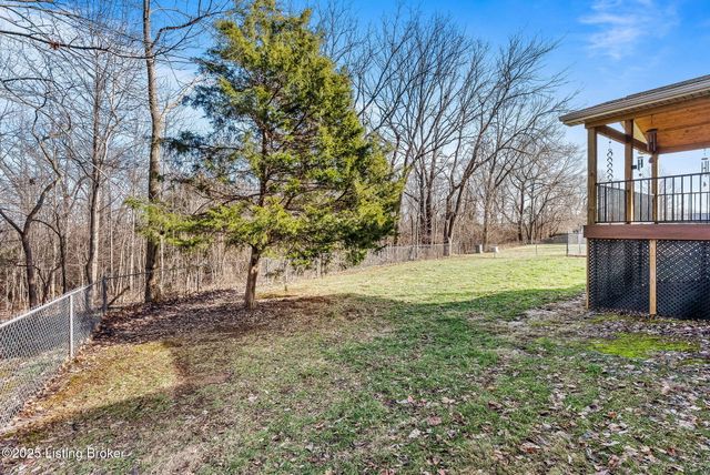 1001 Thorn Bush Rd, La Grange, KY 40031