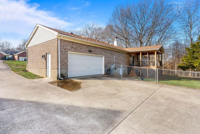 1001 Thorn Bush Rd, La Grange, KY 40031