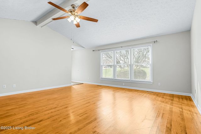 1001 Thorn Bush Rd, La Grange, KY 40031