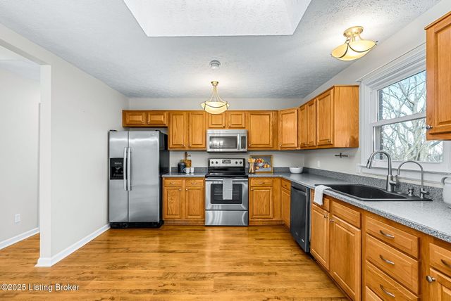 1001 Thorn Bush Rd, La Grange, KY 40031