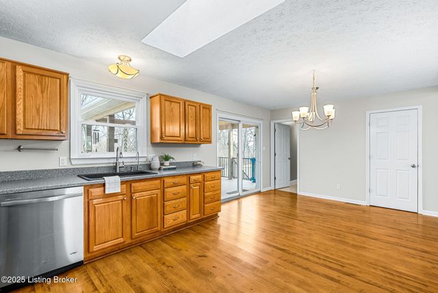 1001 Thorn Bush Rd, La Grange, KY 40031