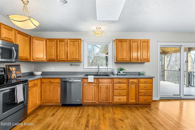 1001 Thorn Bush Rd, La Grange, KY 40031