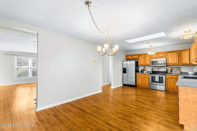 1001 Thorn Bush Rd, La Grange, KY 40031