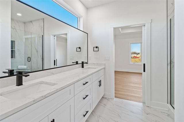 17323 Brookview Drive, Urbandale, IA 50322