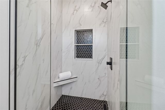 17323 Brookview Drive, Urbandale, IA 50322