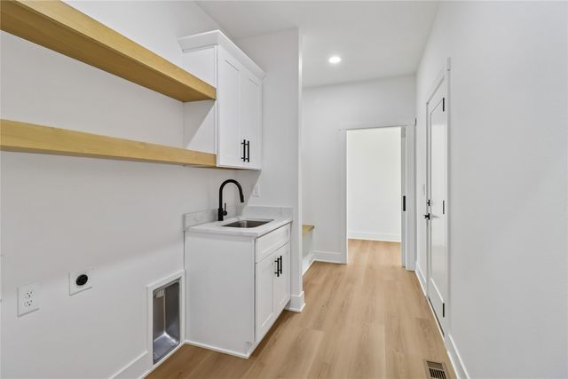 17323 Brookview Drive, Urbandale, IA 50322