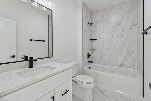 17323 Brookview Drive, Urbandale, IA 50322