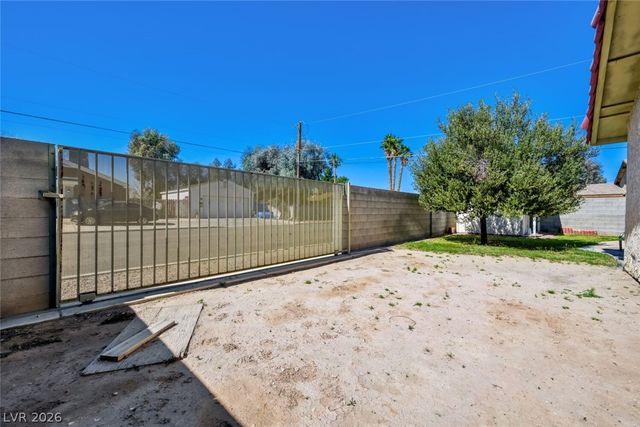 4324 East Saint Louis Avenue, Las Vegas, NV 89104