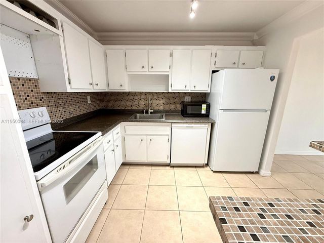 2771 Taft Street 411, Hollywood, FL 33020
