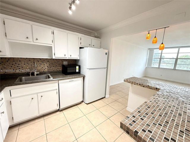 2771 Taft Street 411, Hollywood, FL 33020