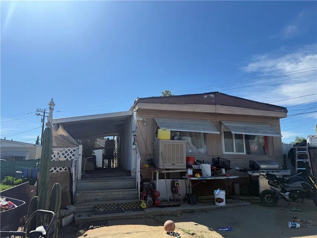 548 Bond, Perris, CA 92570