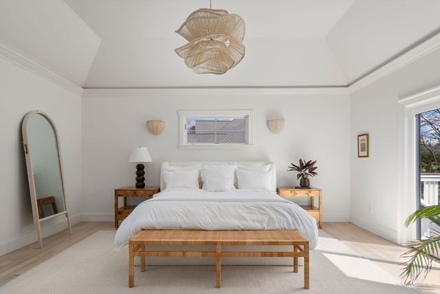 11 Fisher Ave, Wellesley, MA 02482