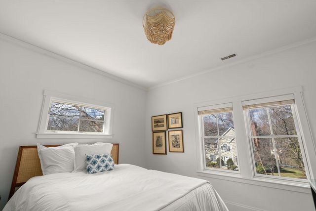 11 Fisher Ave, Wellesley, MA 02482