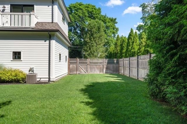 11 Fisher Ave, Wellesley, MA 02482
