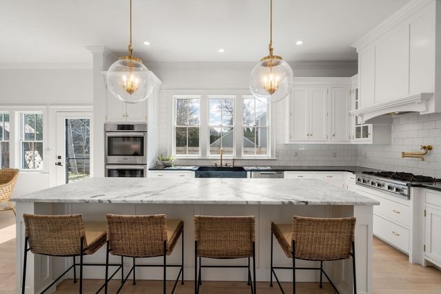 11 Fisher Ave, Wellesley, MA 02482