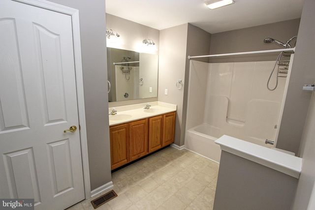 425 E RED LION DR, Bear, DE 19701