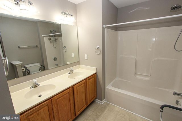 425 E RED LION DR, Bear, DE 19701