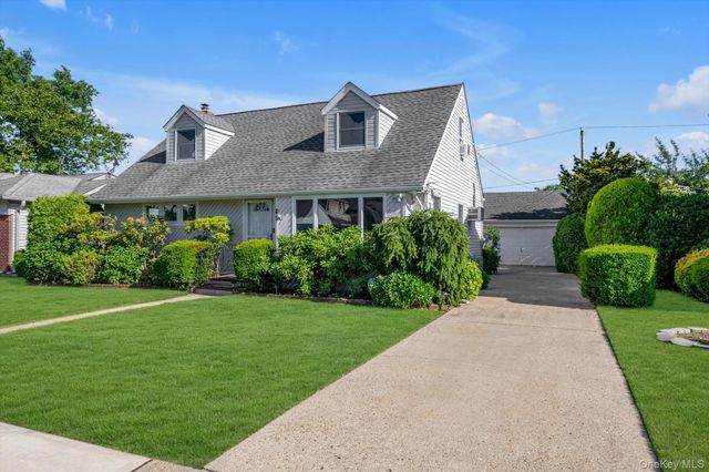 106 Campbell Street, New Hyde Park, NY 11040