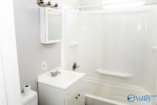 805 Main Street East, Hartselle, AL 35640