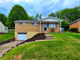 13320 Saint Clair Dr, North Huntingdon, PA 15642