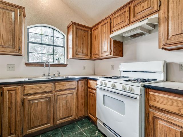 3908 Goshawk Circle, Norman, OK 73072