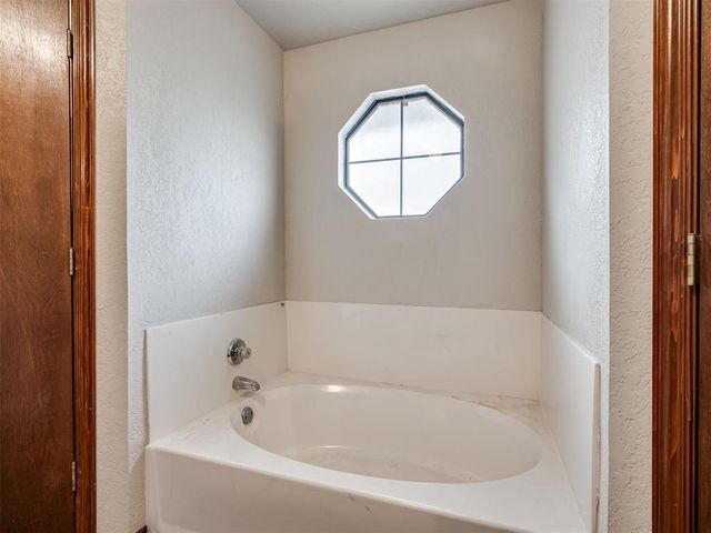 3908 Goshawk Circle, Norman, OK 73072