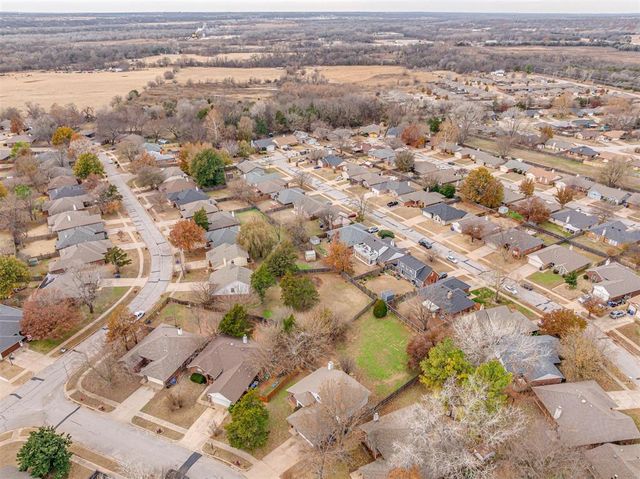 3908 Goshawk Circle, Norman, OK 73072
