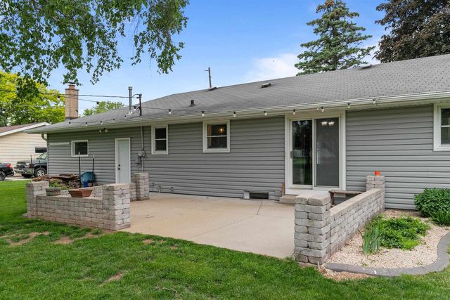 829 HAASE STREET, Neenah, WI 54956