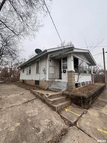 1828 W LATROBE Street, Peoria, IL 61605