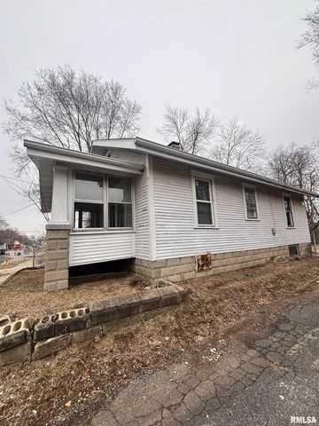 1828 W LATROBE Street, Peoria, IL 61605