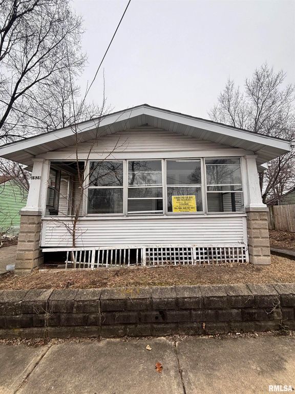 1828 W LATROBE Street, Peoria, IL 61605