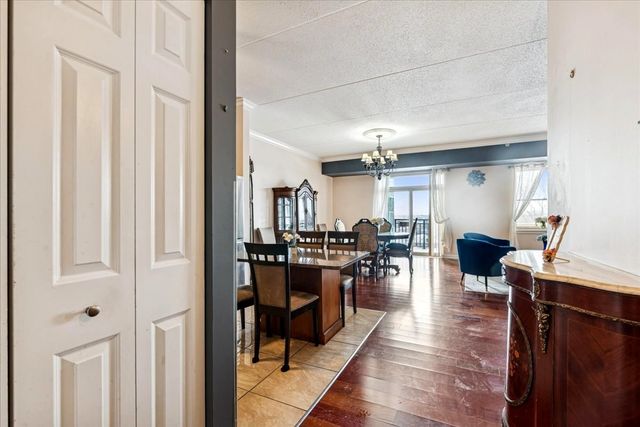 9355 Irving Park Road 404, Schiller Park, IL 60176