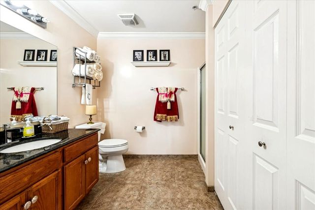 9355 Irving Park Road 404, Schiller Park, IL 60176