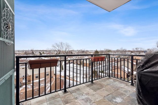 9355 Irving Park Road 404, Schiller Park, IL 60176