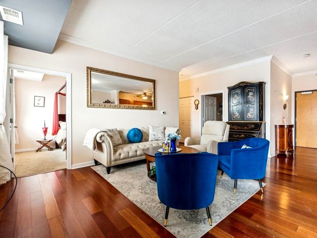 9355 Irving Park Road 404, Schiller Park, IL 60176